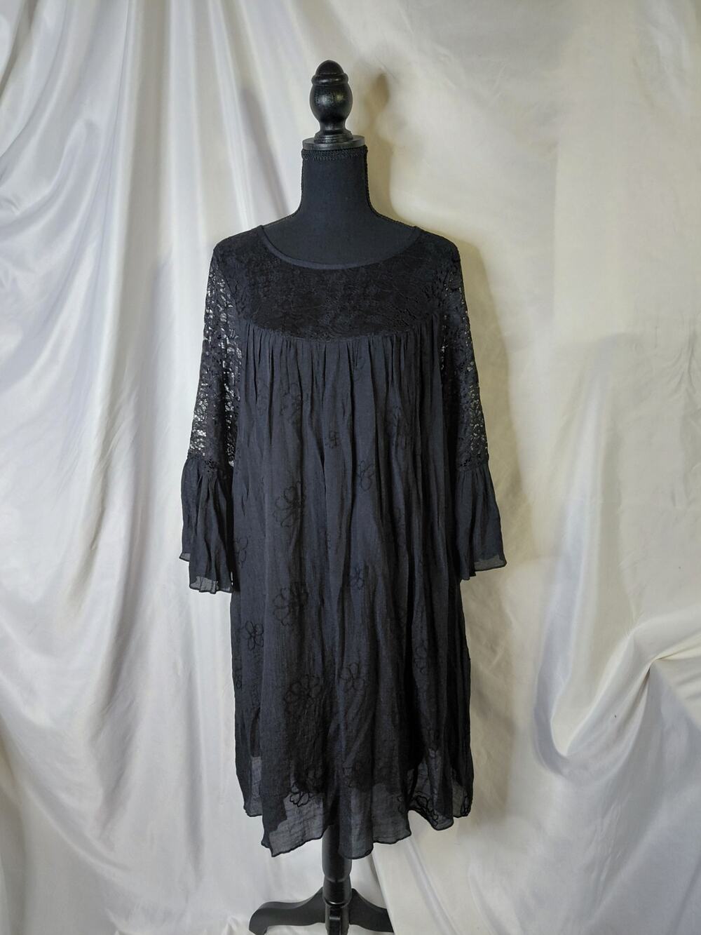 KINGS ROAD LACE DRESS